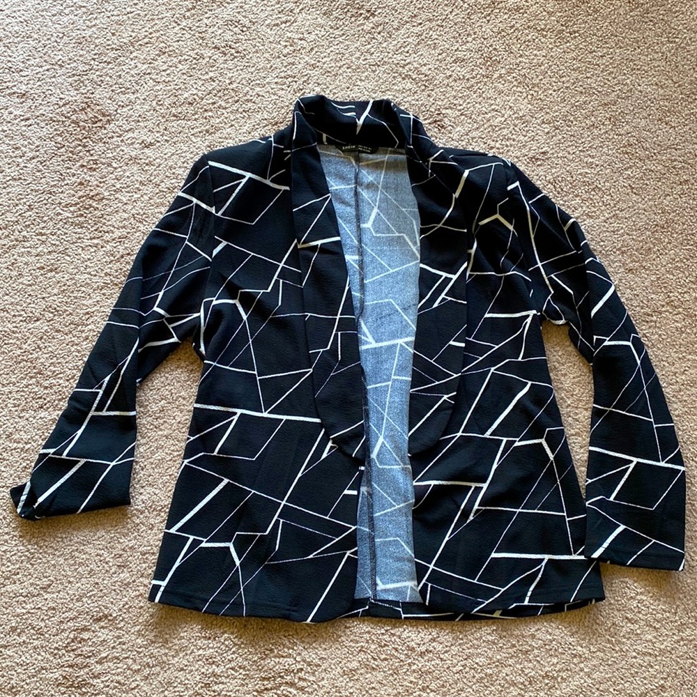 Blazer with slightly padded shoulders, size 4